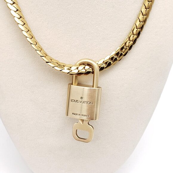 Authentic Louis Vuitton Gold Padlock w/ Unbranded Fashion Stainless Steel Chain - Picture 5 of 8